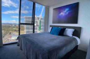 High Society Luxe 1BR Executive Apartment in the heart of Belconnen Views Pool Sauna Gym Spa WiFi Netflix Secure Parking Wine, Belconnen